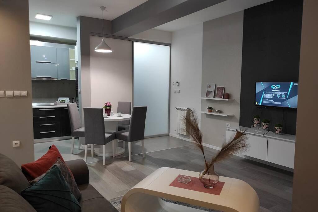 Centar One Apartmant Skopje Esterno foto